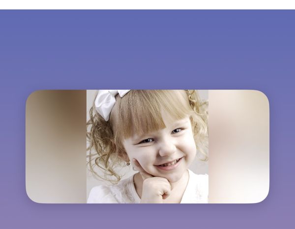 Une photo verticale entière dans un widget large sur l'écran d'accueil, les côtés remplis de flou